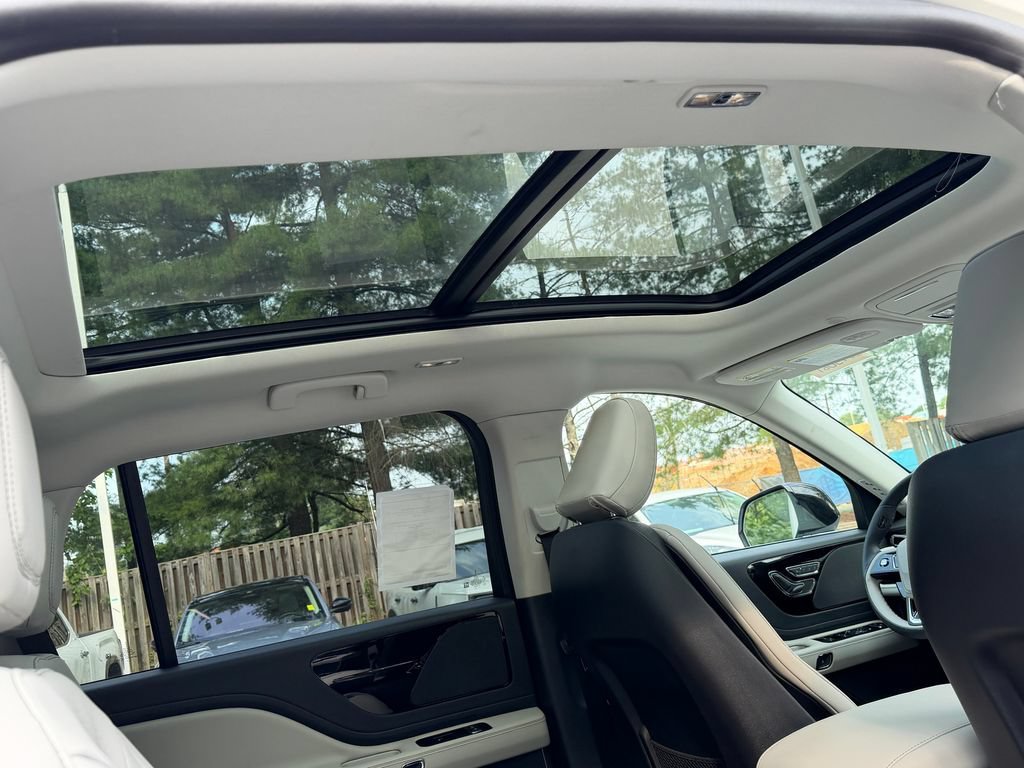 New 2026 Lincoln Aviator AWD w/ Jet Appearance Package image 8