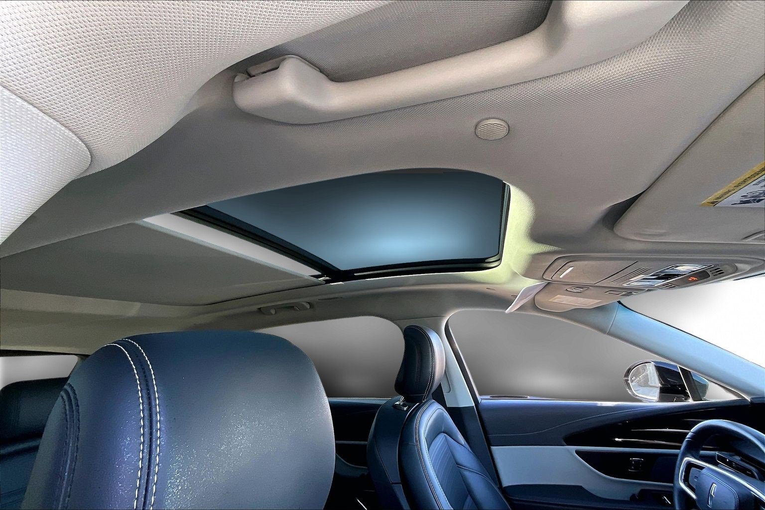 Used 2024 Lincoln Nautilus Reserve w/ Equipment Group 202A image 27