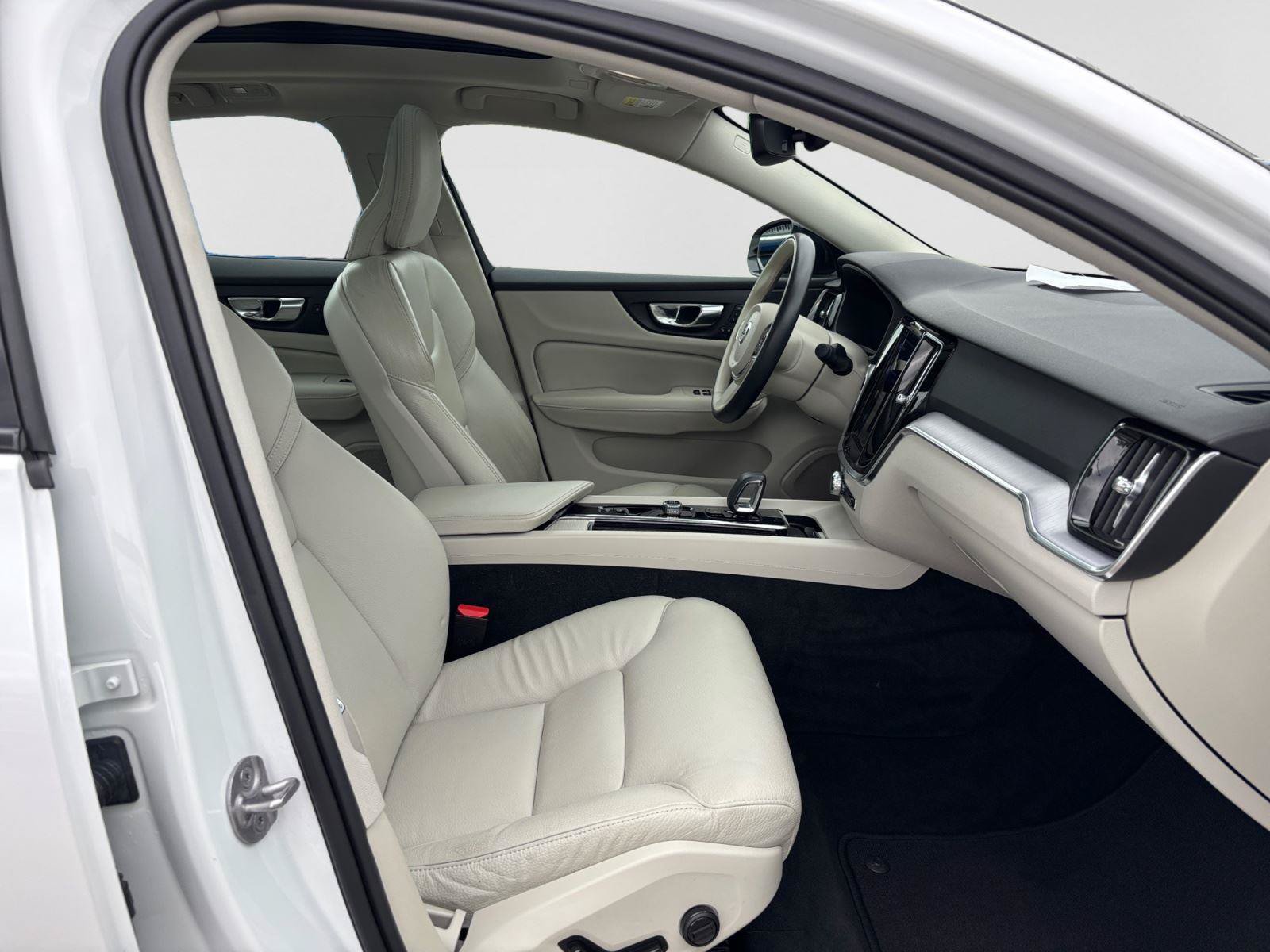Used 2023 Volvo S60 B5 Plus AWD/4WD image 16