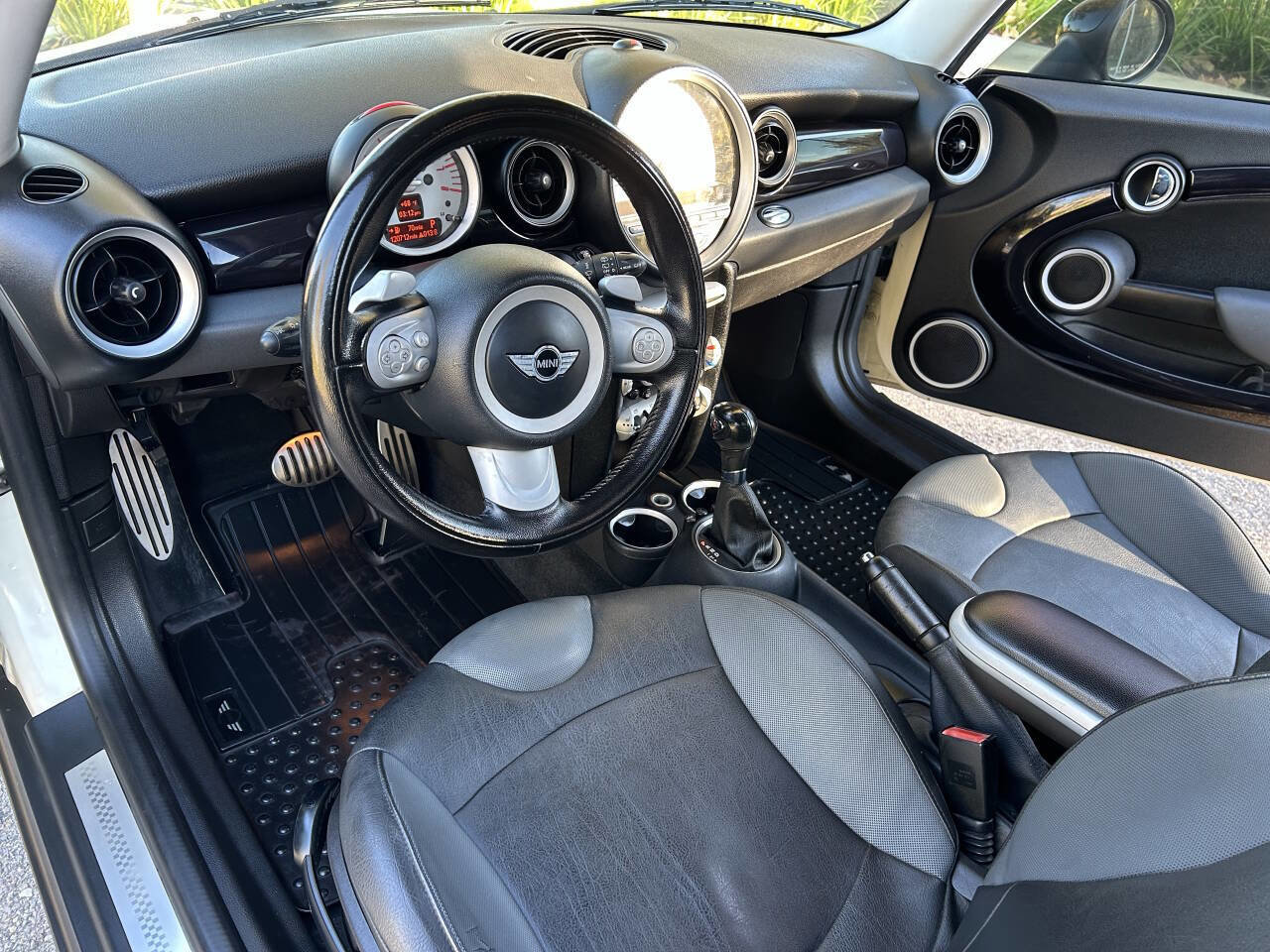 Used 2009 MINI Cooper S w/ Premium Pkg image 3