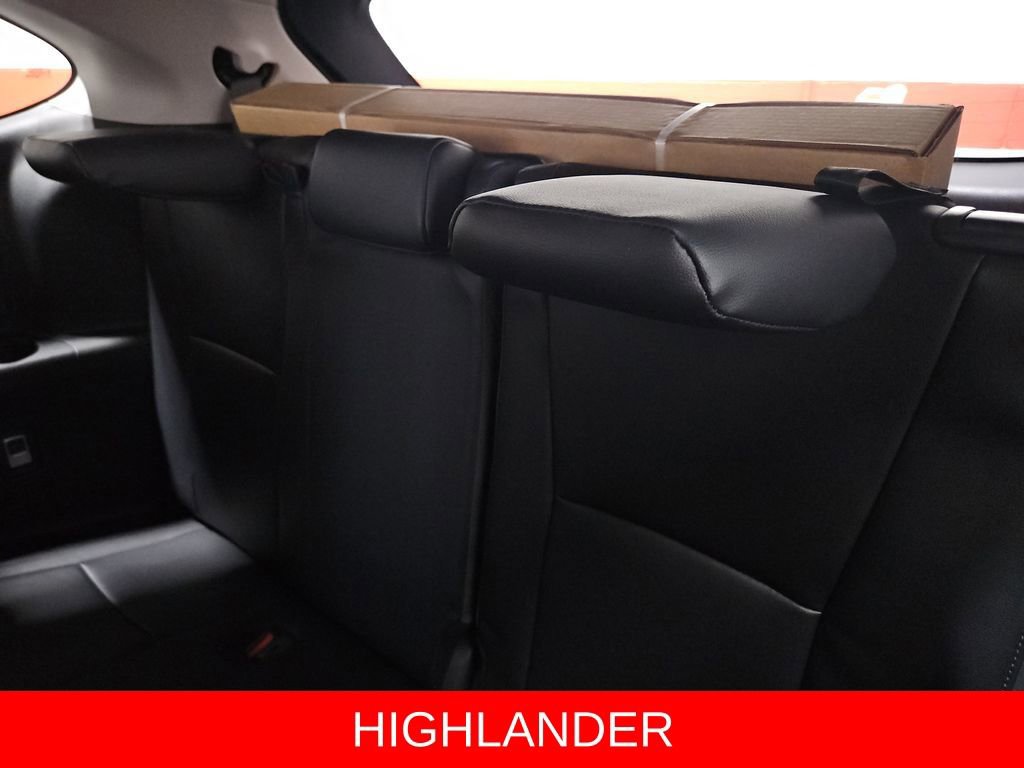 New 2026 Toyota Highlander Platinum image 25
