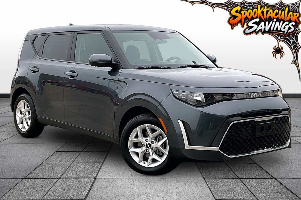 Used 2025 Kia Soul LX w/ LX Technology Package FWD image 2