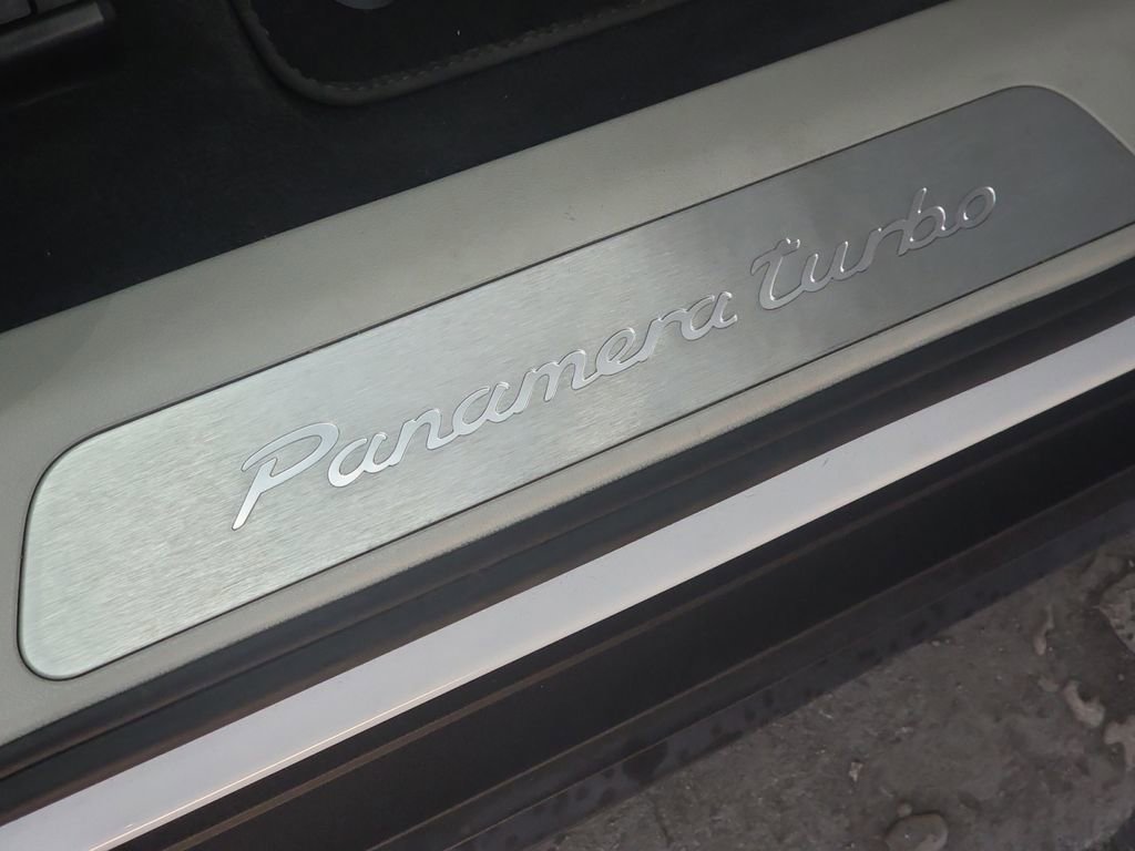 Used 2018 Porsche Panamera Turbo w/ Sport Package image 17