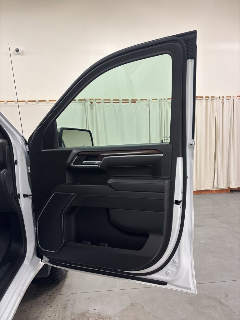 Used 2025 GMC Sierra 1500 SLT image 30