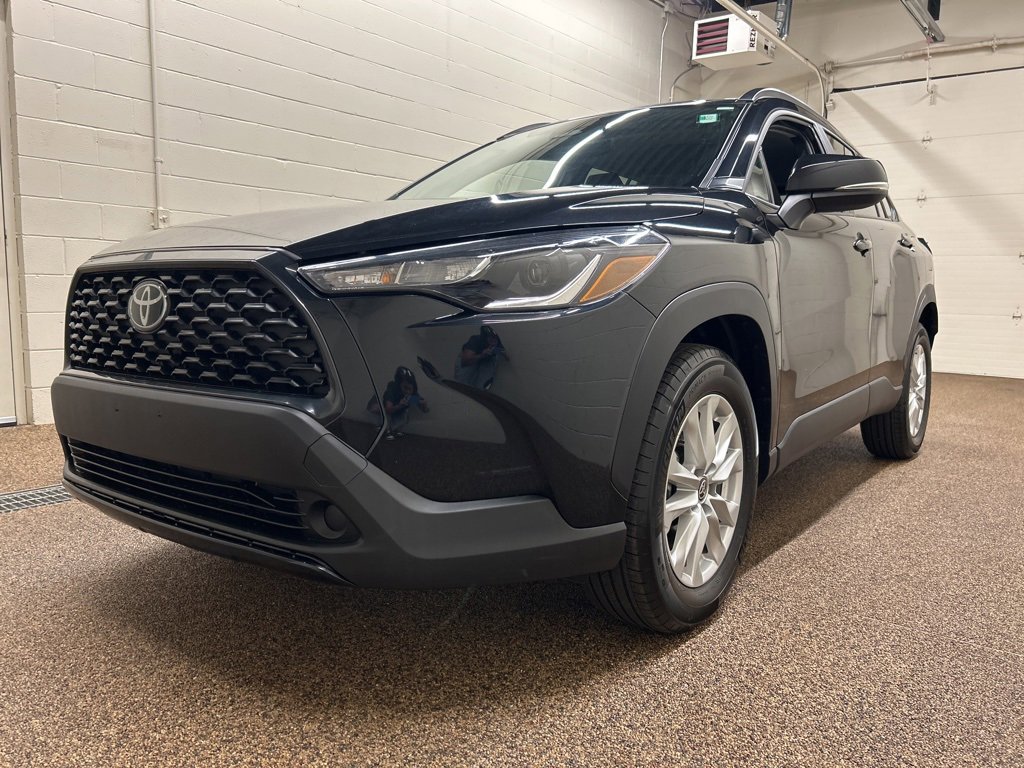 Used 2024 Toyota Corolla Cross LE image 5