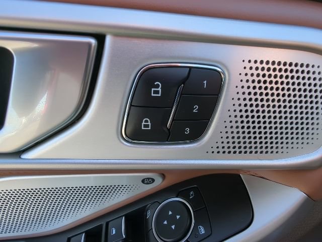 Used 2023 Ford Explorer King Ranch w/ Technology Package image 28