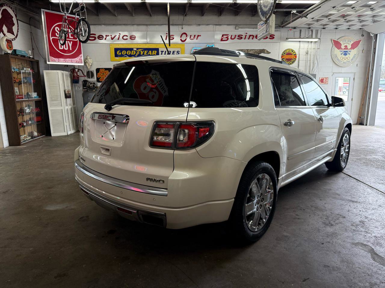 Used 2015 GMC Acadia Denali image 5