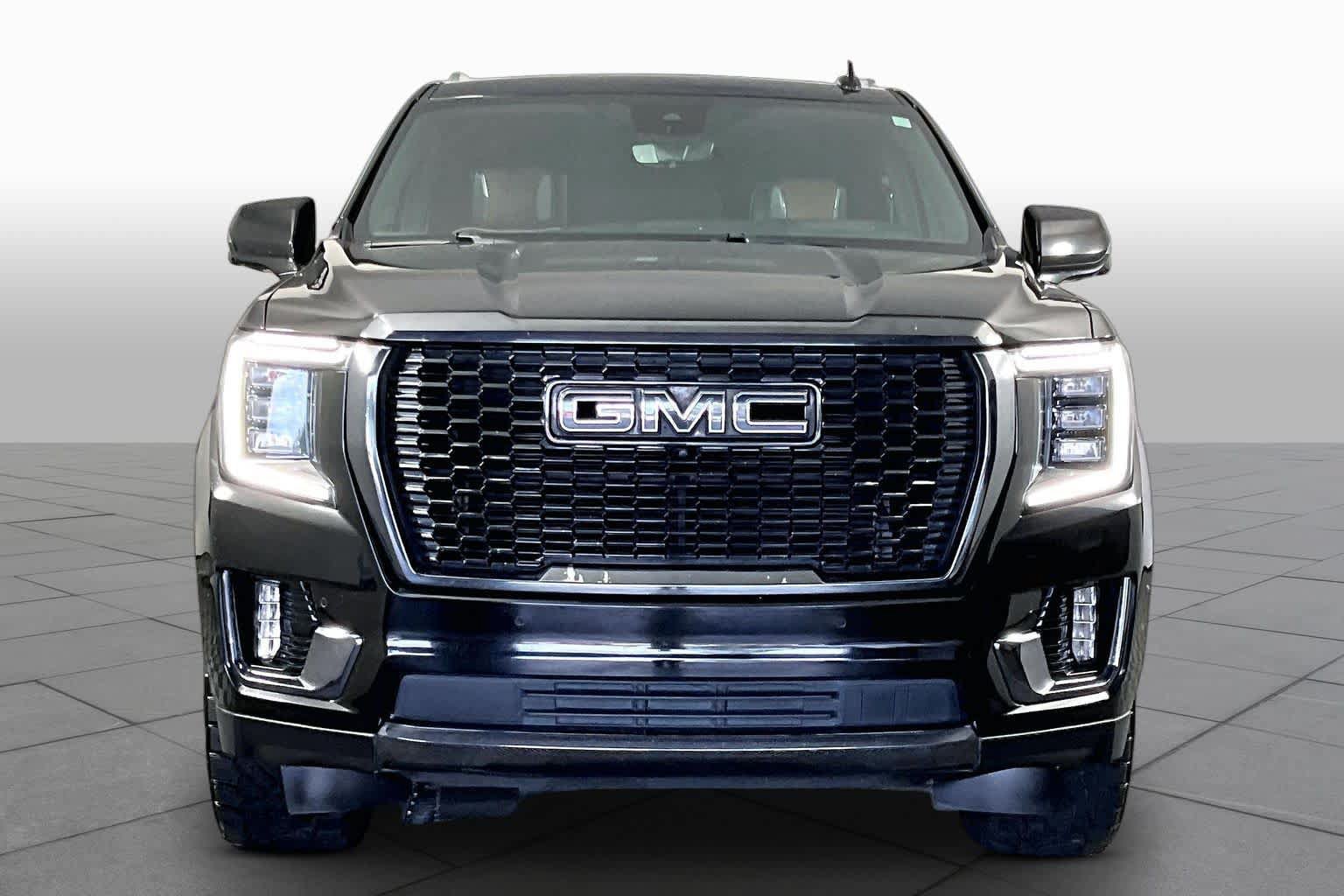 Used 2023 GMC Yukon XL Denali Ultimate AWD/4WD image 4