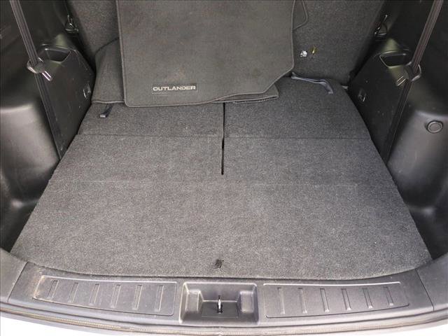 Used 2024 Mitsubishi Outlander SE image 6