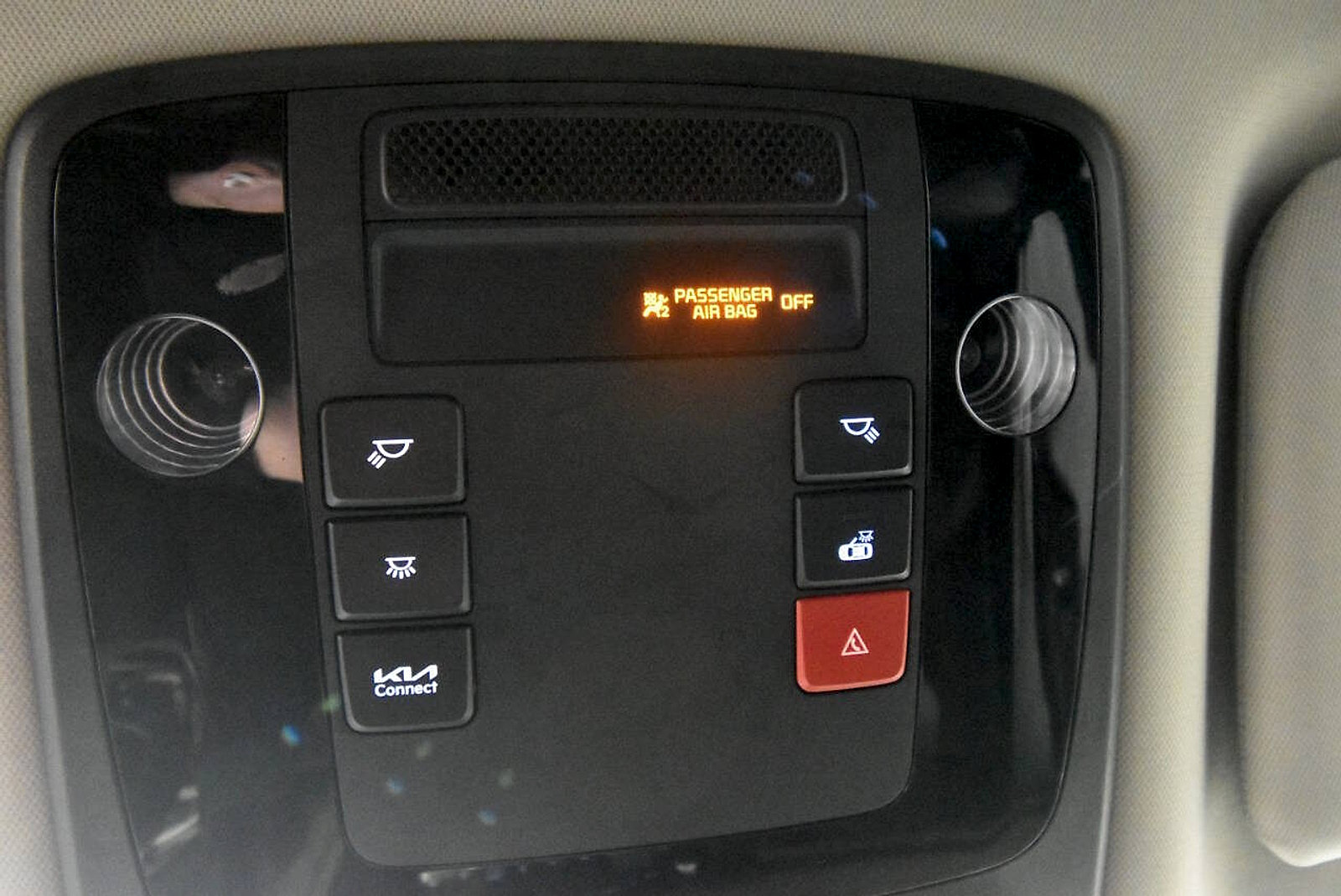 Used 2024 Kia Carnival EX FWD image 25