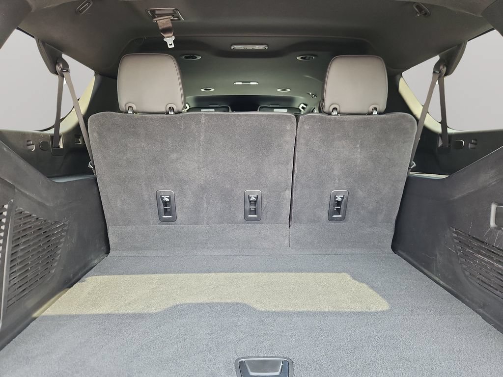 Used 2025 Chevrolet Suburban Premier AWD/4WD image 29