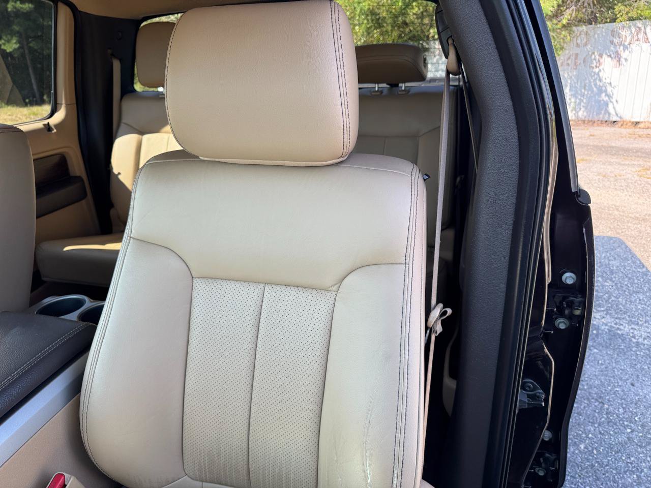 Used 2013 Ford F150 Lariat w/ Mid Equipment Group RWD image 29