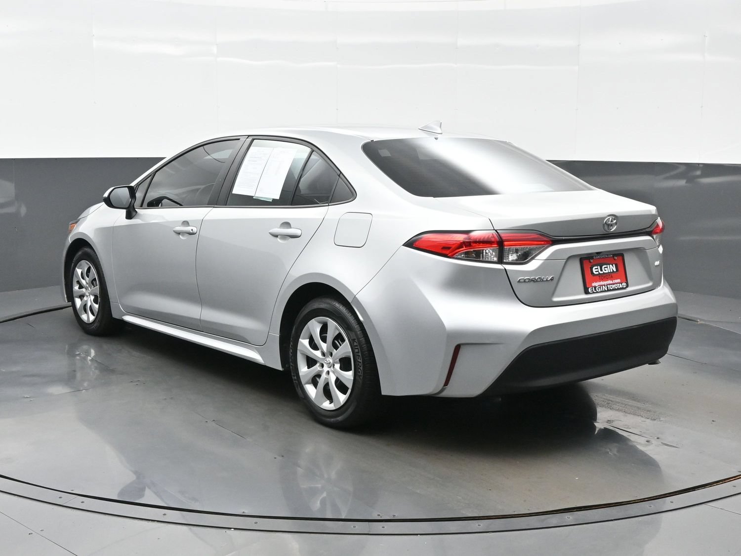 Used 2024 Toyota Corolla LE FWD image 4