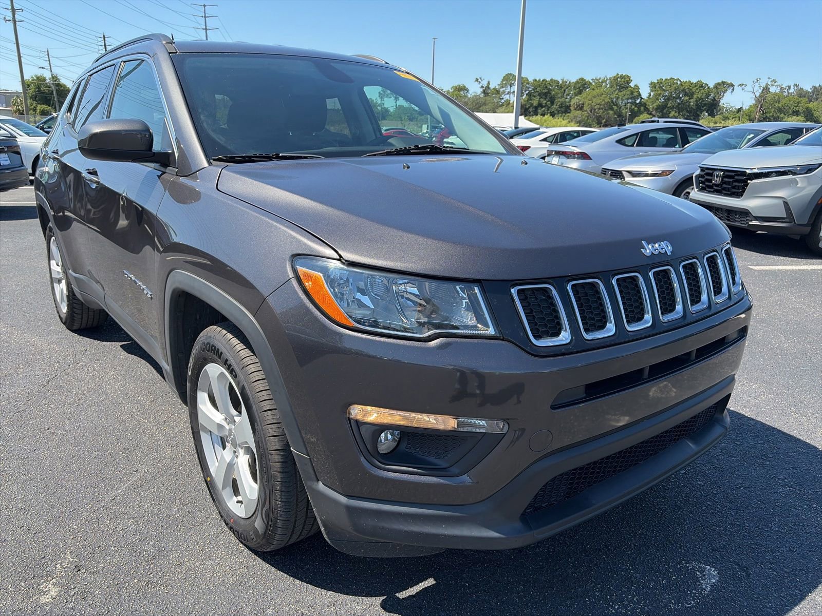 Used 2018 Jeep Compass Latitude FWD image 1