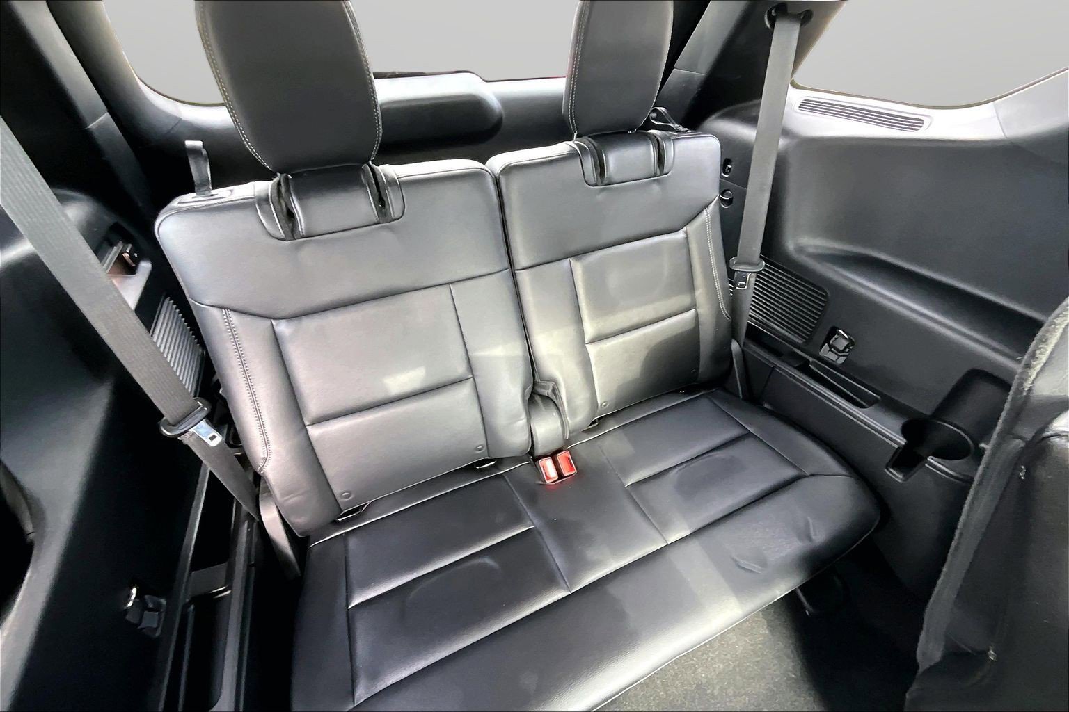 Used 2020 Ford Explorer XLT w/ Equipment Group 202A AWD/4WD image 19