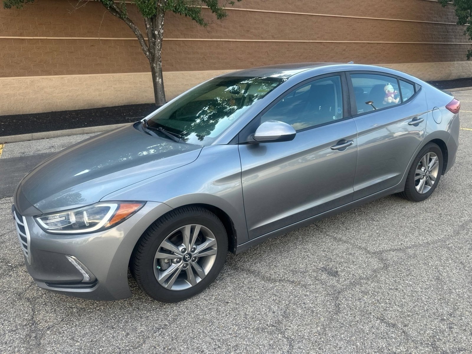 Used 2018 Hyundai Elantra Value Edition w/ Cargo Package FWD image 2