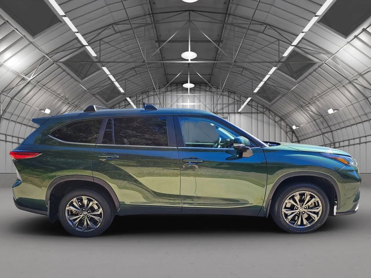 Used 2023 Toyota Highlander XLE image 11