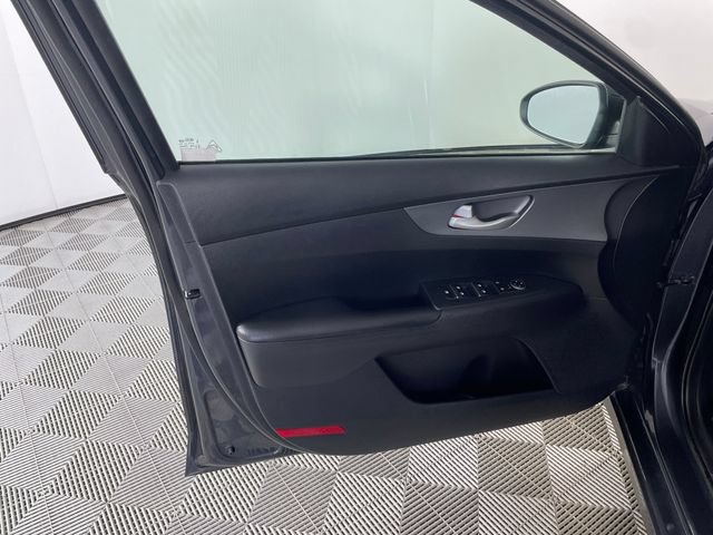 Used 2019 Kia Forte LXS FWD image 16
