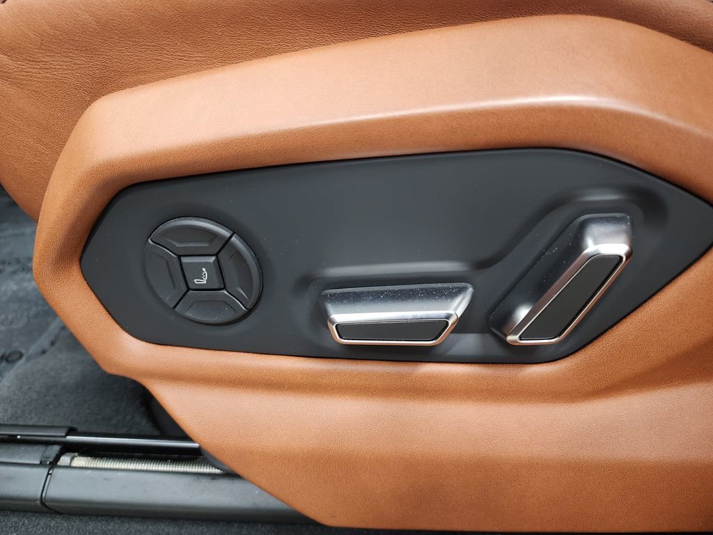 Used 2022 Lamborghini Urus image 13