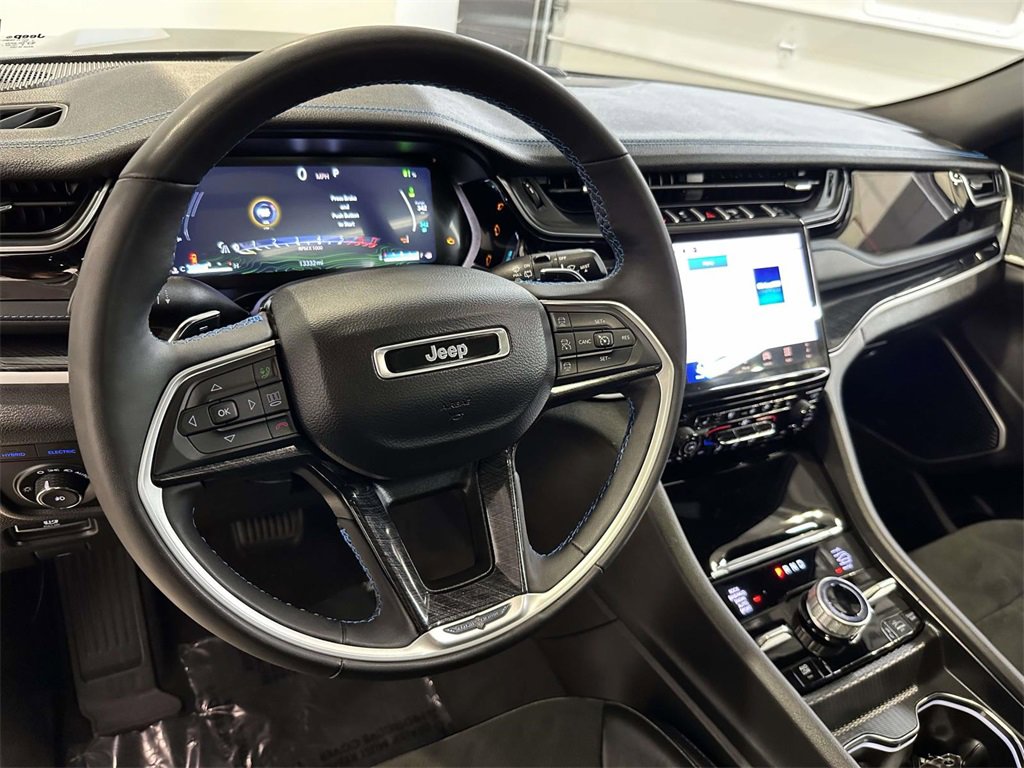 Used 2024 Jeep Grand Cherokee Trailhawk w/ Advanced Protech Group II image 15