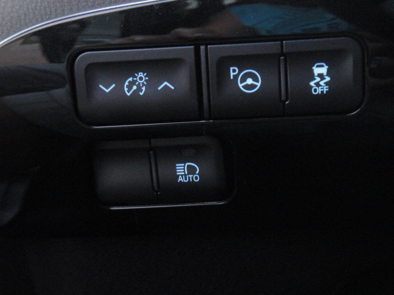 Used 2018 Toyota Prius Two w/ Prius Two Safety Plus Package image 17