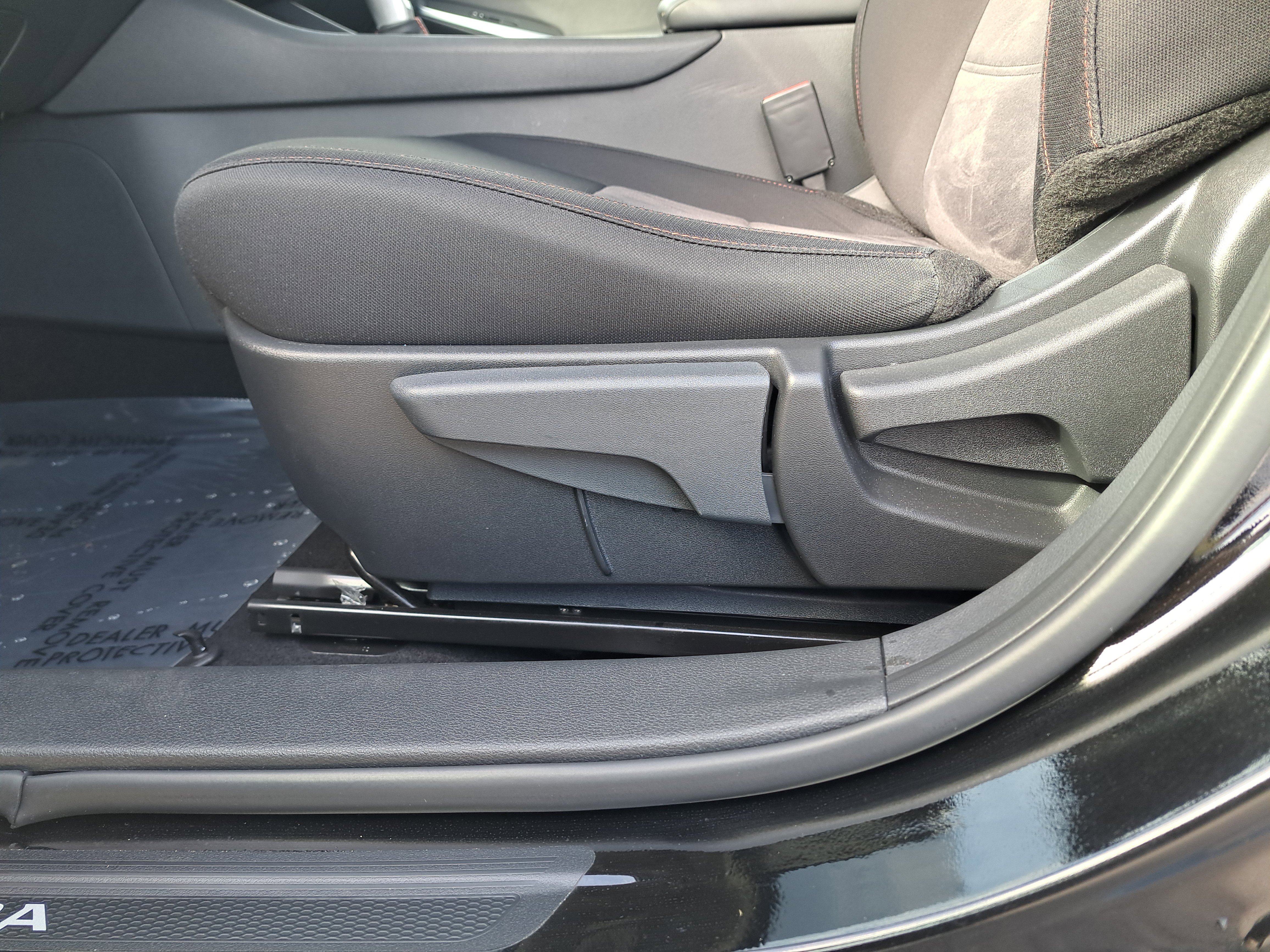 Certified 2025 Nissan Sentra SR FWD image 17