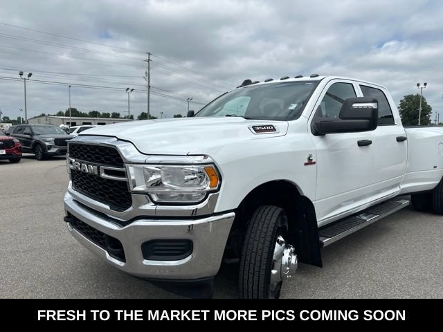 Used 2024 RAM 3500 Tradesman w/ Chrome Appearance Group AWD/4WD image 31