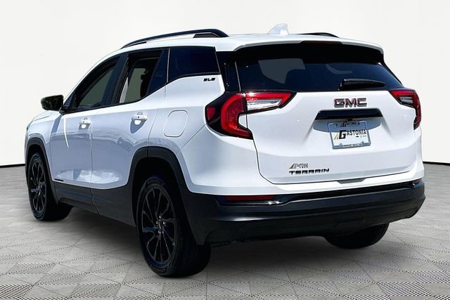 Used 2024 GMC Terrain SLE w/ Driver Convenience Package FWD image 4
