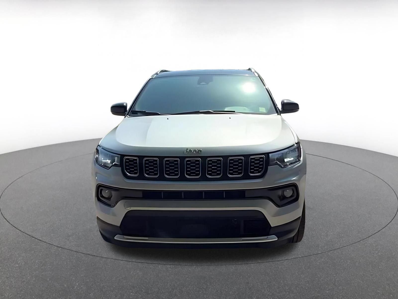 Used 2025 Jeep Compass Limited AWD/4WD image 4