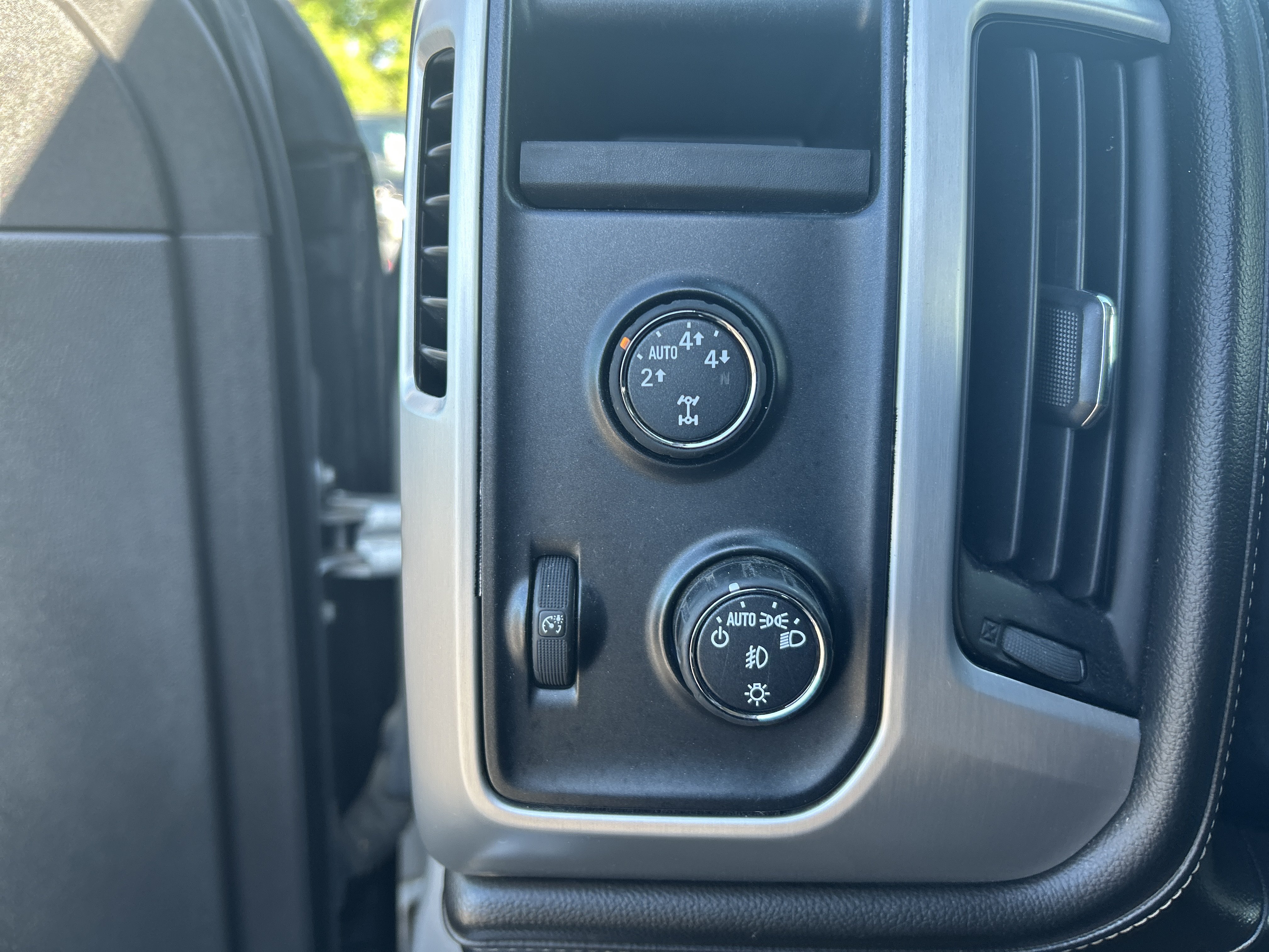 Used 2015 GMC Sierra 1500 SLE w/ SLE Value Package AWD/4WD image 23