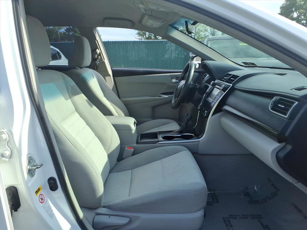 Used 2015 Toyota Camry LE image 14