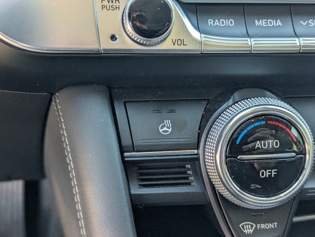 Used 2020 Genesis G70 2.0T image 18