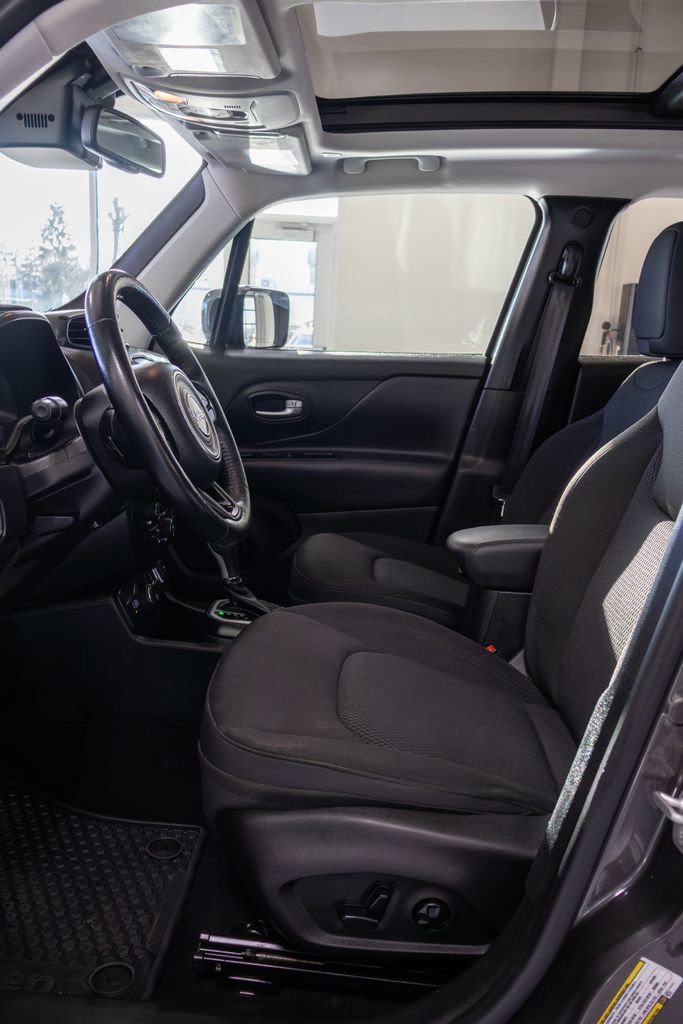 Used 2018 Jeep Renegade Altitude w/ Advanced Technology Group AWD/4WD image 15