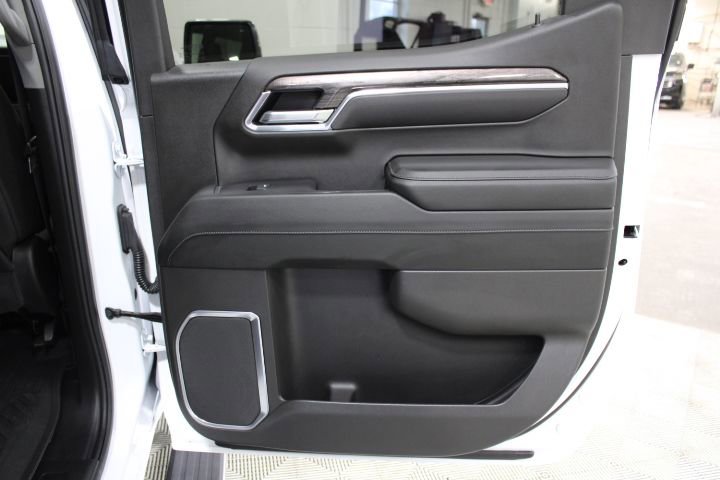 Used 2025 Chevrolet Silverado 1500 LTZ AWD/4WD image 30