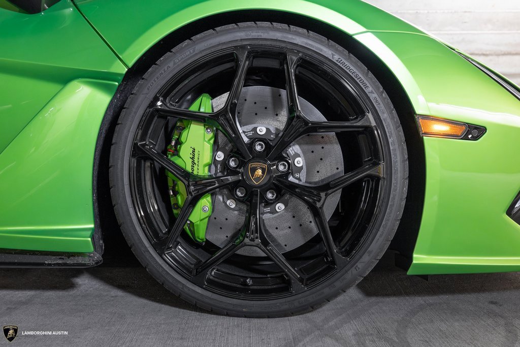 Used 2024 Lamborghini Revuelto image 17