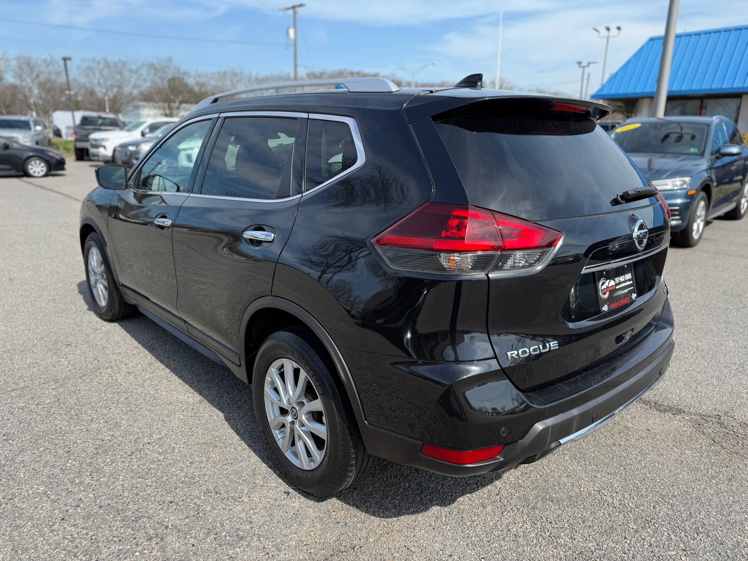 Used 2020 Nissan Rogue SV FWD image 9