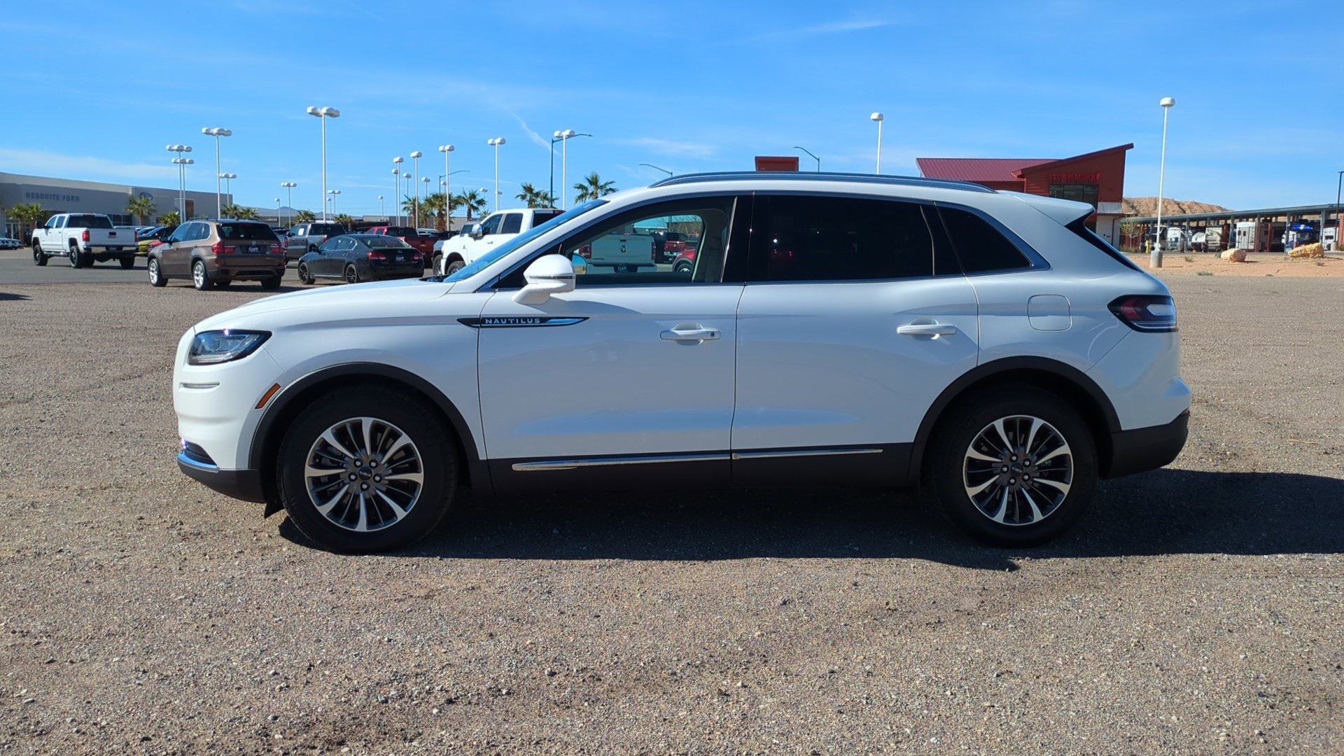 Used 2023 Lincoln Nautilus Reserve image 6