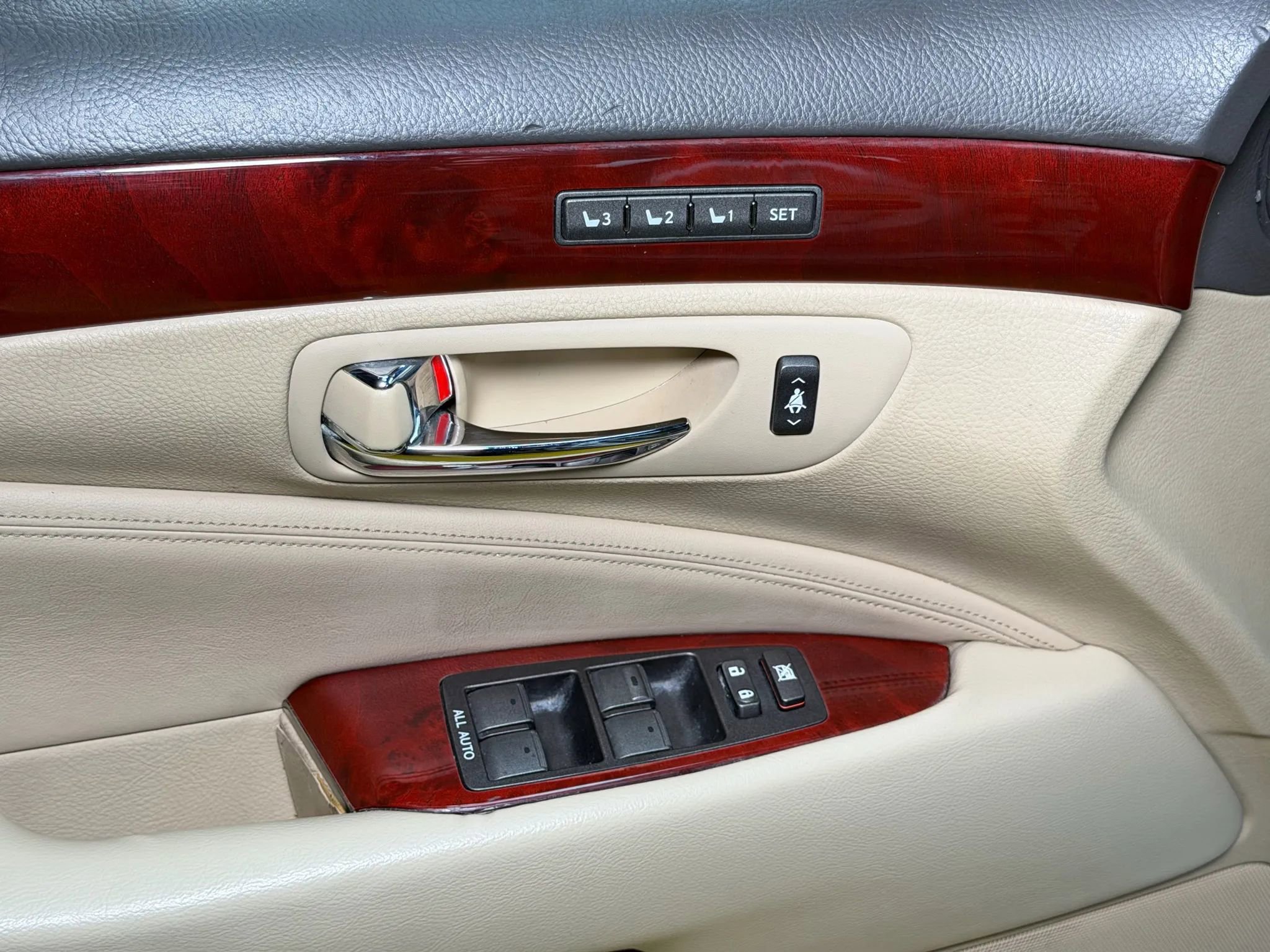 Used 2009 Lexus LS 460 AWD w/ Comfort Seating Pkg image 34