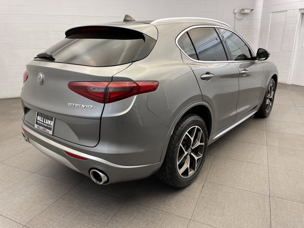 Used 2021 Alfa Romeo Stelvio Ti image 5