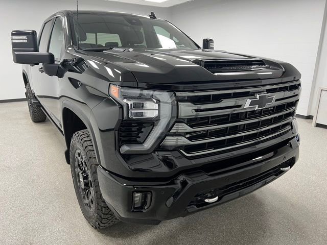 Used 2024 Chevrolet Silverado 3500 High Country w/ Technology Package AWD/4WD image 2