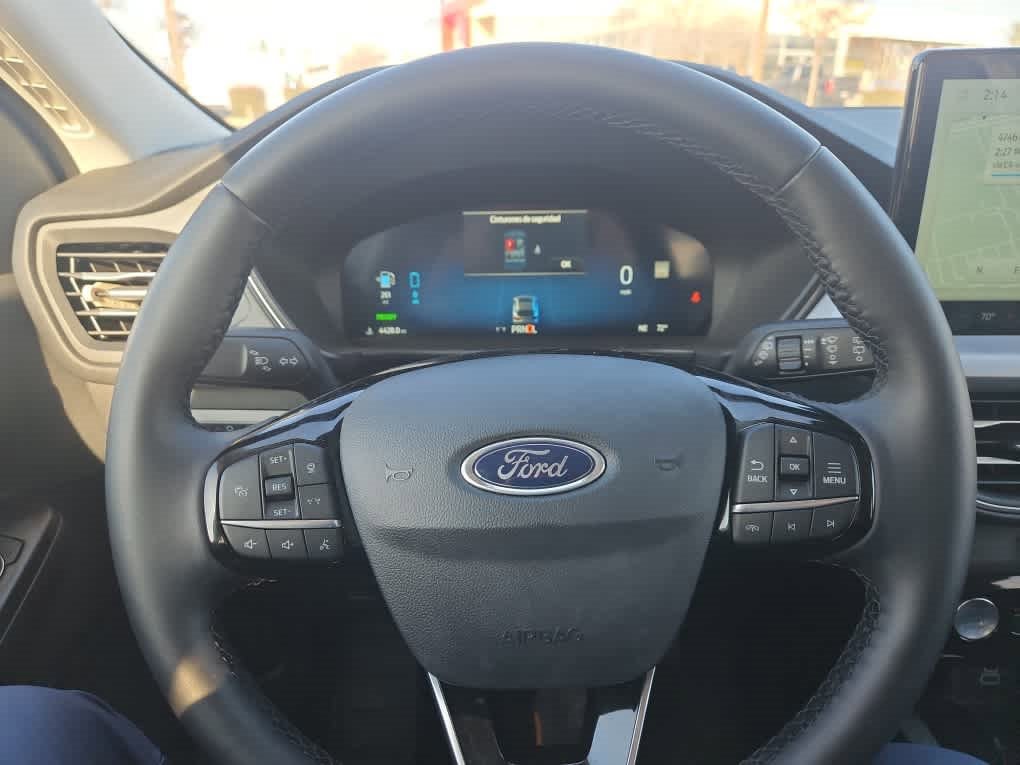 Used 2025 Ford Escape SE w/ PHEV Premium Package image 14