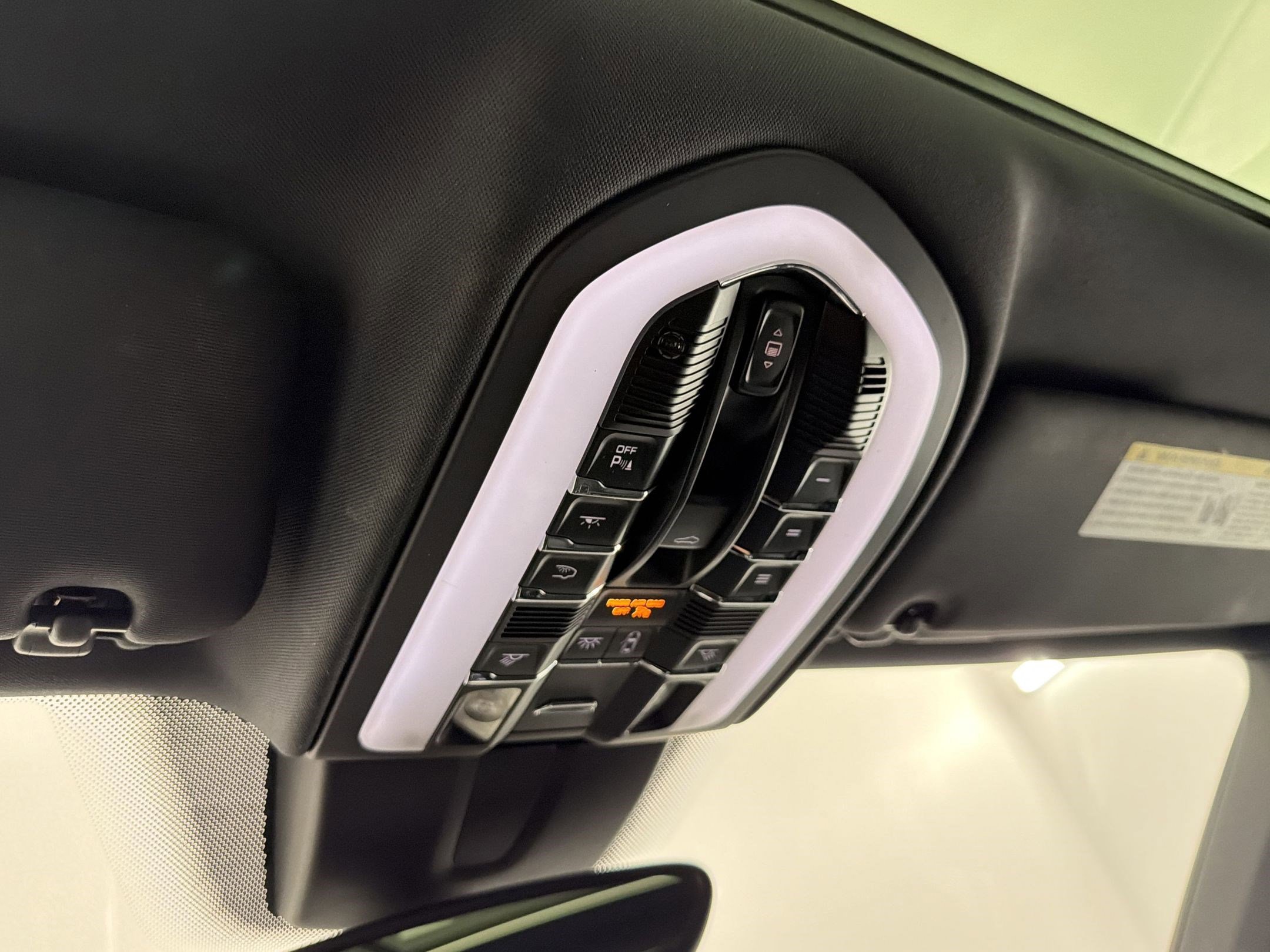 Used 2017 Porsche Cayenne AWD/4WD image 32
