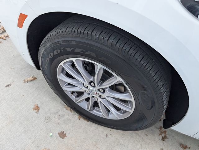 Used 2024 Buick Enclave Premium image 9