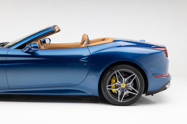 Used 2015 Ferrari California T image 39