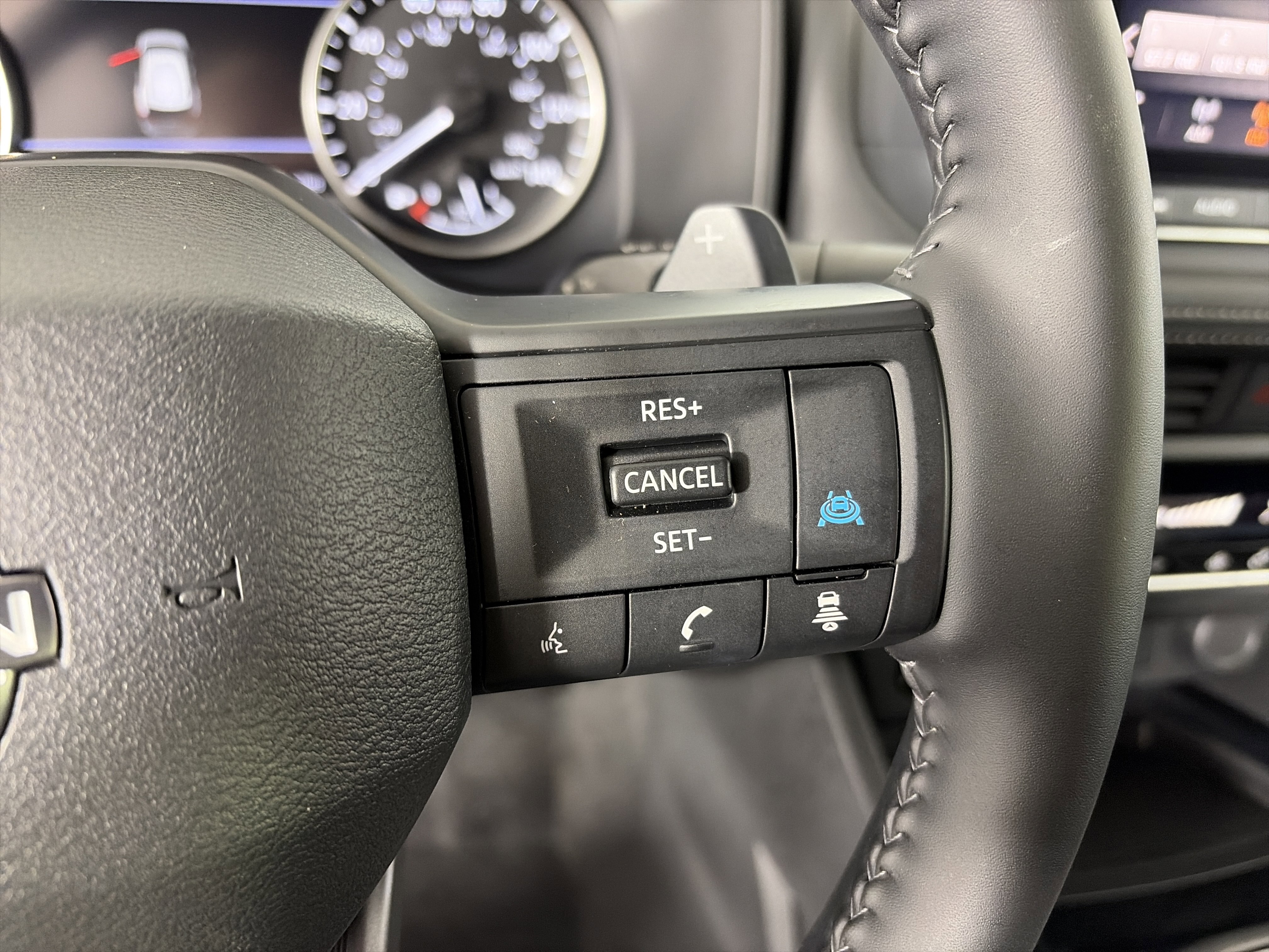 Used 2025 Nissan Rogue SV image 29