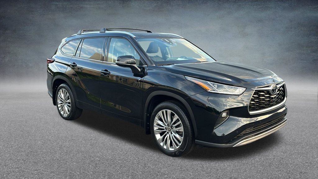 Used 2024 Toyota Highlander Platinum AWD/4WD image 2
