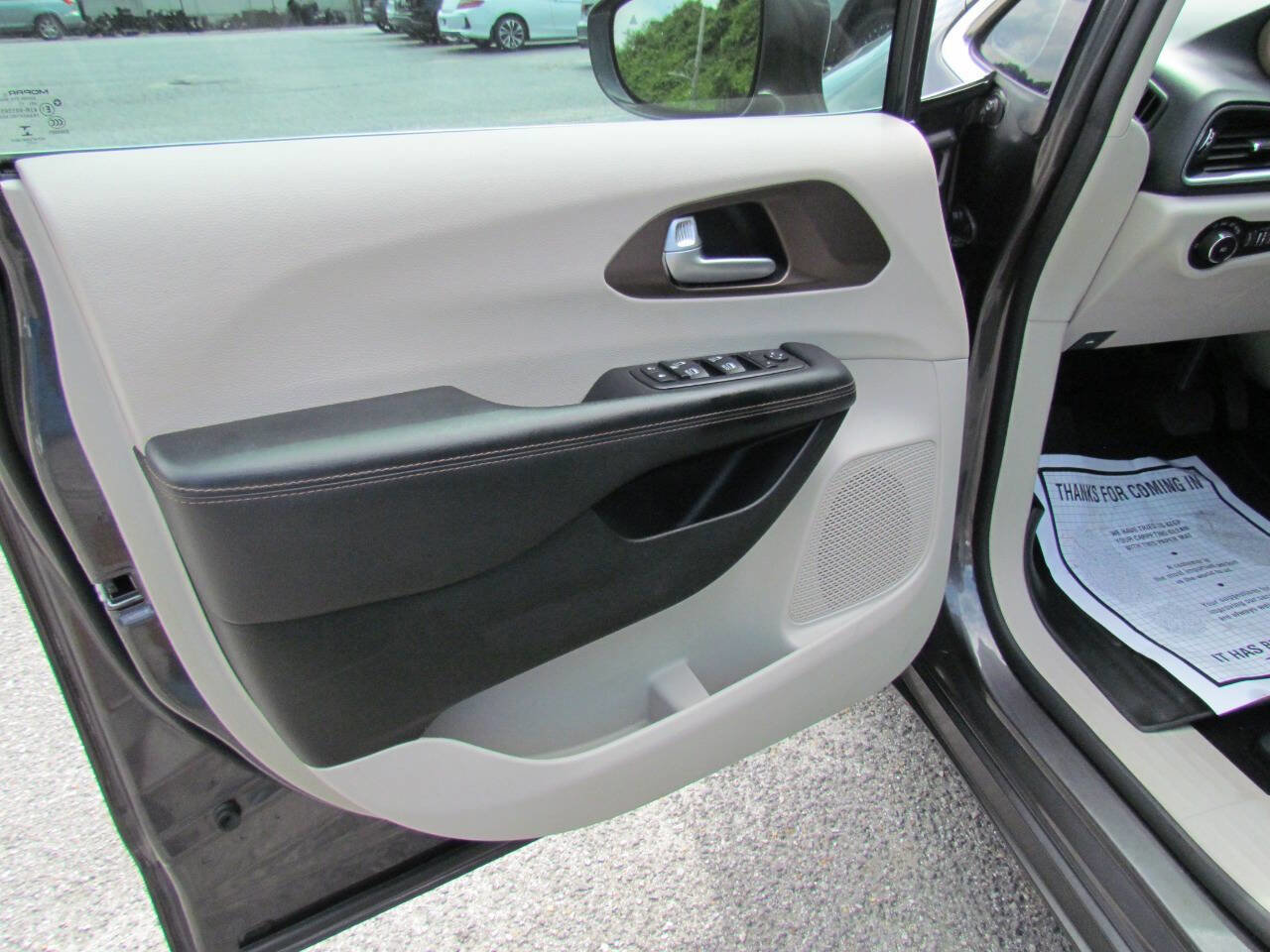 Used 2017 Chrysler Pacifica Touring-L Plus w/ Advanced Safetytec Group image 11