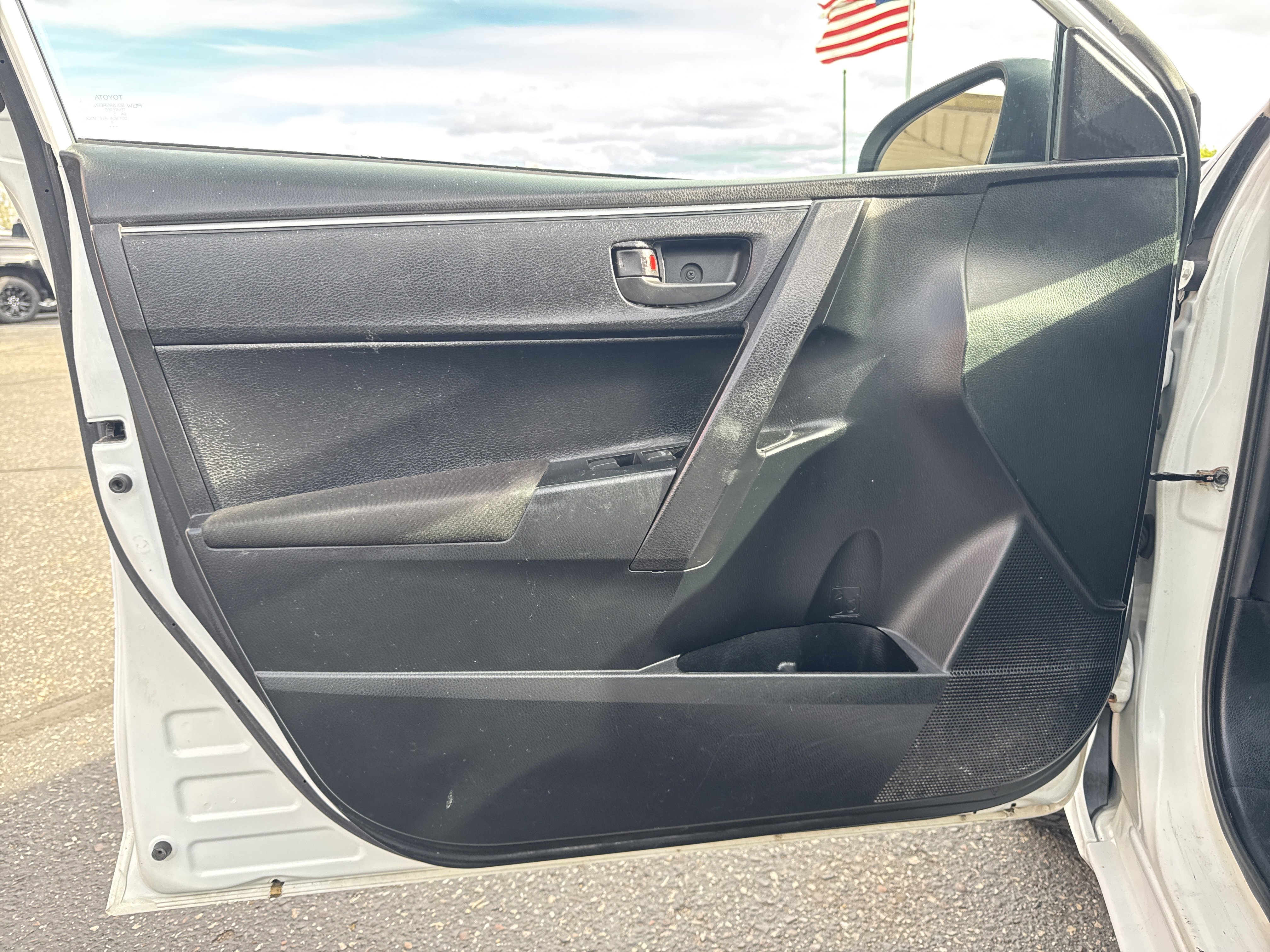 Used 2015 Toyota Corolla L FWD image 13