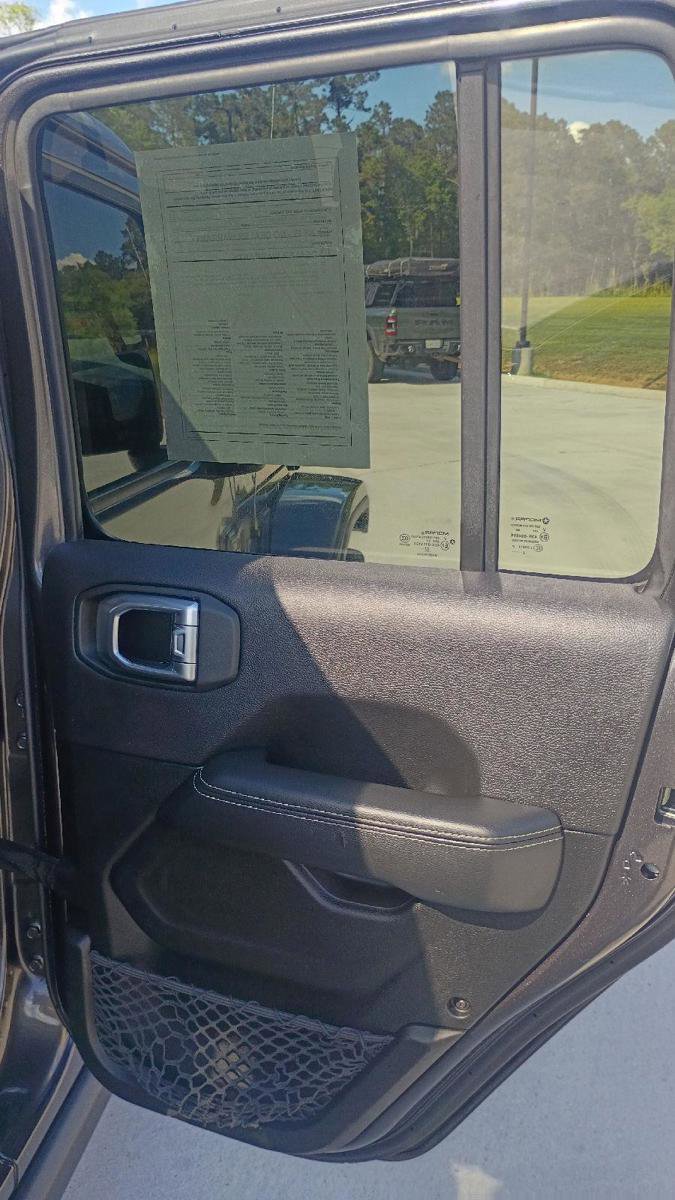 Used 2023 Jeep Gladiator Overland w/ Popular Equipment Package image 17