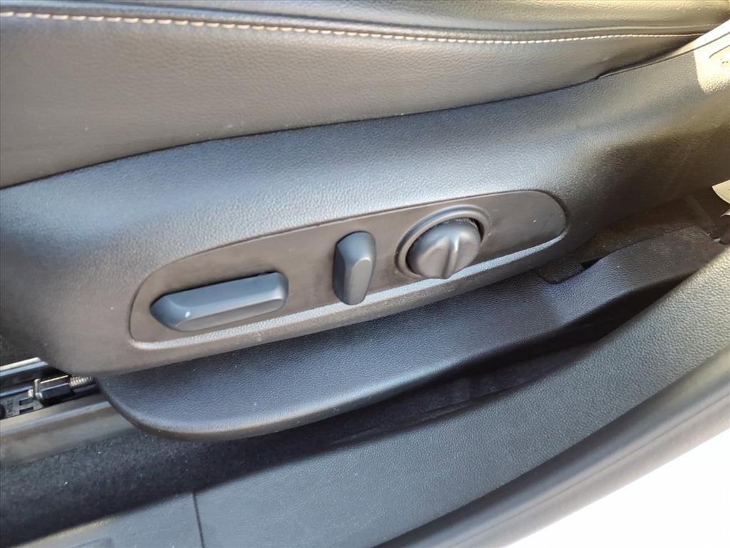 Used 2023 GMC Acadia SLT image 11